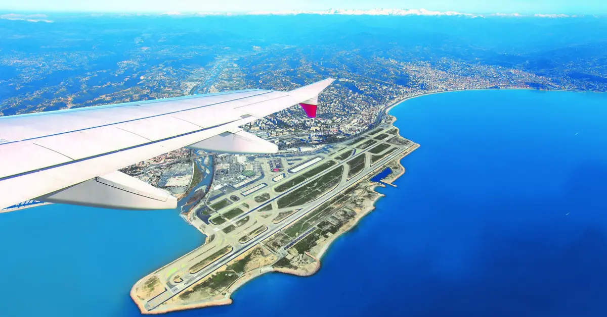 Nice aéroport transfert: décollage d'avion