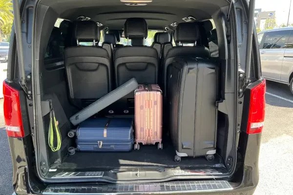 Nice Sanremo Driver: Shopping cases in van